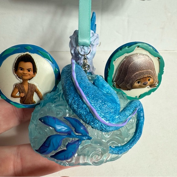 NWT. Disney Raya and the Last Dragon Light-Up Living Magic SketchbookOrnament - Picture 6 of 14
